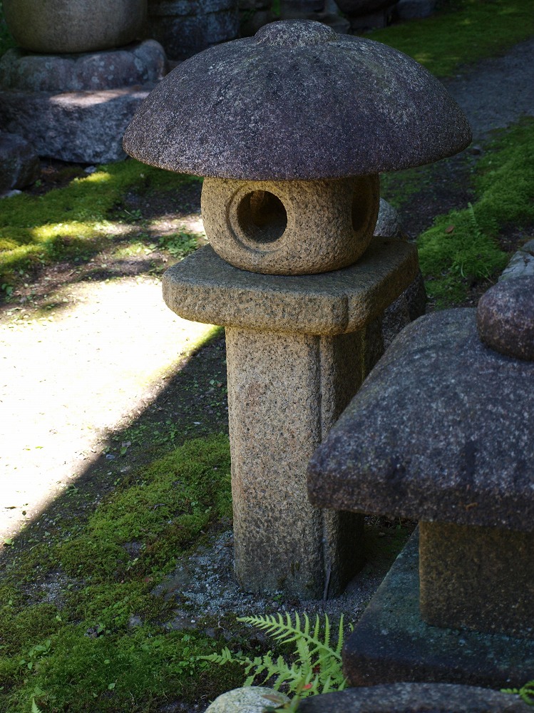 滝見の製品案内愛知県岡崎市の石灯篭・水鉢蹲など石材製品の製造販売